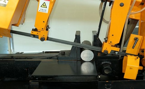 剑阁数控带锯床自动送料精度会出现偏差吗？